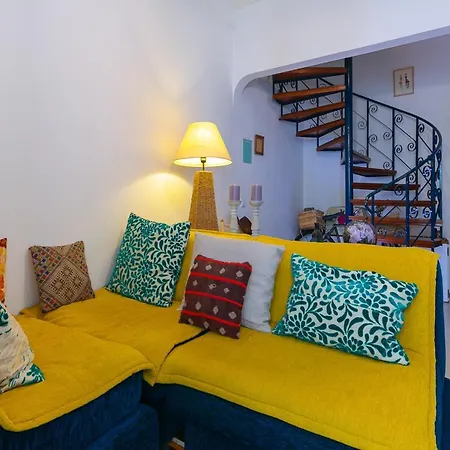 A18 - Chimney Townhouse In Historic Center Apartment *