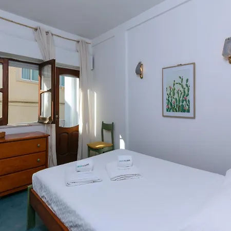 A18 - Chimney Townhouse In Historic Center Апартаменты